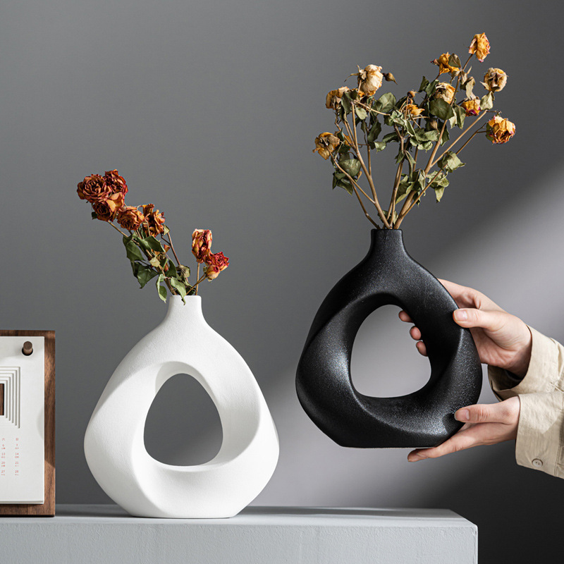 Triangular coil ceramic high-end vase simple modern matte flower ware B&B home decoration