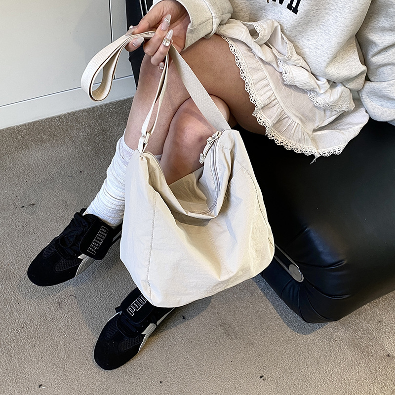 Large capacity bag for women's trendy and fashionable casual cloth bag shoulder bag for class commuting crossbody small square bag